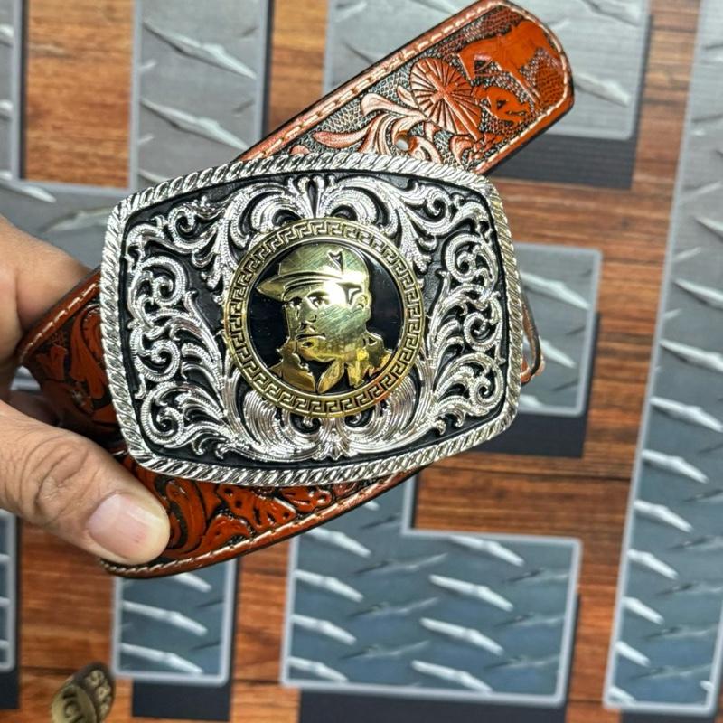 Hebilla De Metal Del Señor Guzmán for Caballero - Metallic Buckle with Unique Design and Decorative Elements